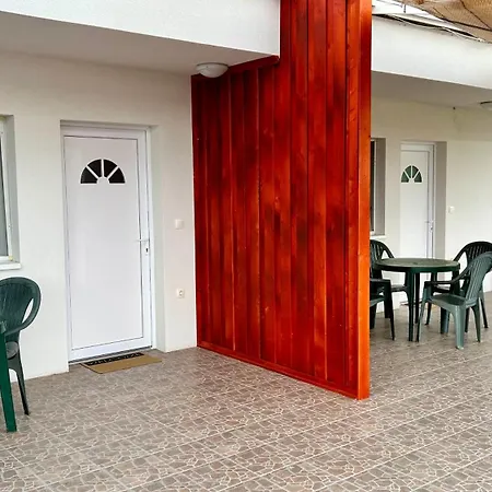 Nosztalgia Balaton Apartmanhaz פוניארצוושהג'