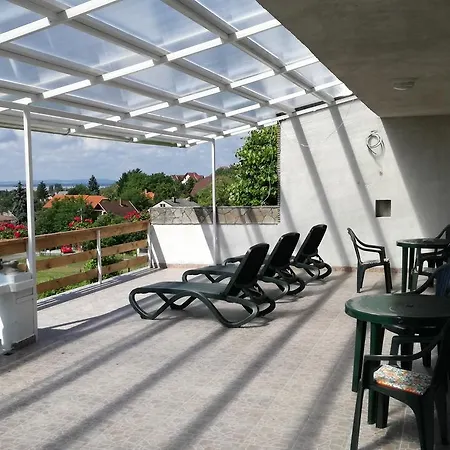 Nosztalgia Balaton Apartmanhaz * Vonyarcvashegy