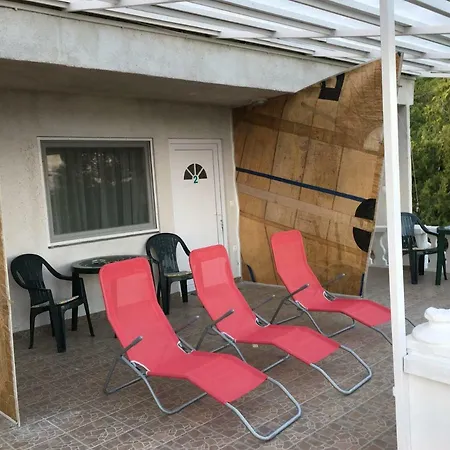 Апартаменты Nosztalgia Balaton Apartmanhaz Вонярцвашхедь