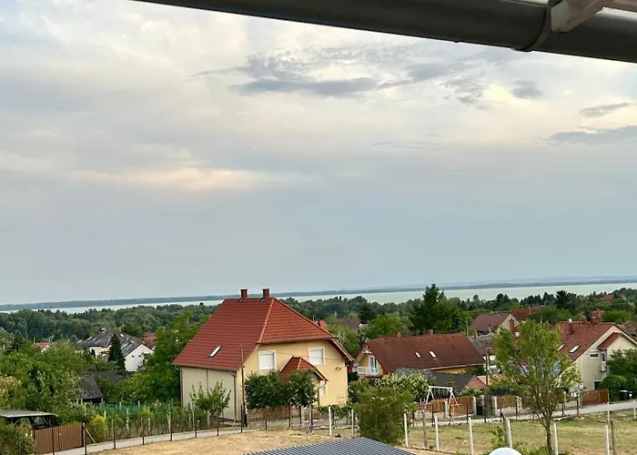דירה Nosztalgia Balaton Apartmanhaz פוניארצוושהג'