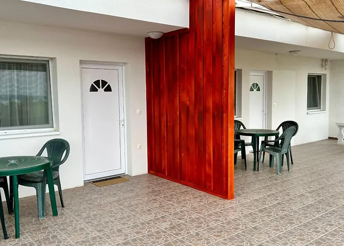 Nosztalgia Balaton Apartmanhaz פוניארצוושהג'