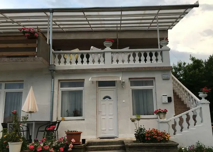 Nosztalgia Balaton Apartmanhaz פוניארצוושהג'